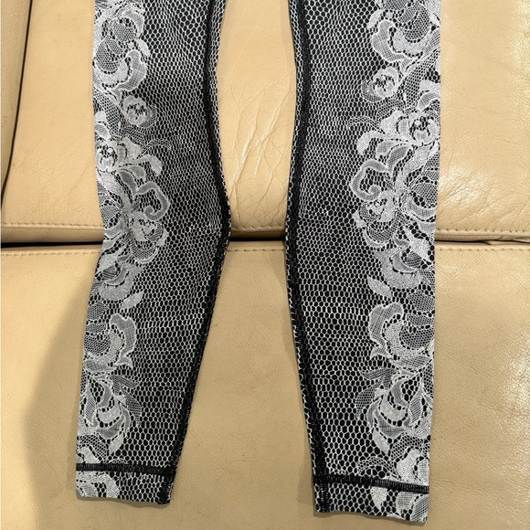 28” Lululemon Speed Wunder Tight Nulux Florence Speed Wunder 50G White Black 4. - Picture 5 of 14
